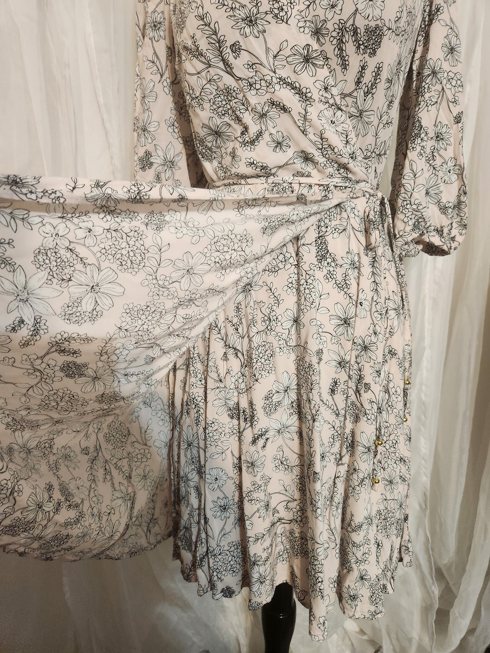 Calvin Klein Floral Wrap-Style Women’s Dress in Light Blush Sz 10 - Picture 6 of 14